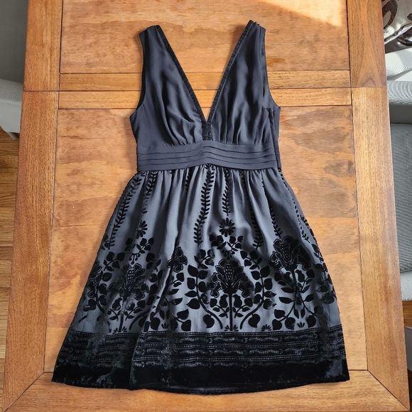 H&M Black Mini Dress with Velvet Floral Details Size 6 - Picture 2 of 8